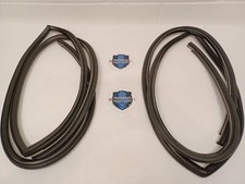 Defender90 110 & Series III Front Door Seals Pair LH RH LR077687 LR077686