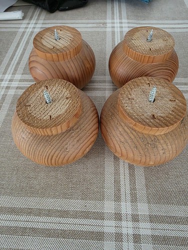 Small wooden pine bun - small, feet