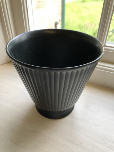 Wedgwood black basalt ribbed - basalt,