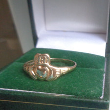 IRISH Claddagh Gold Ring 9ct