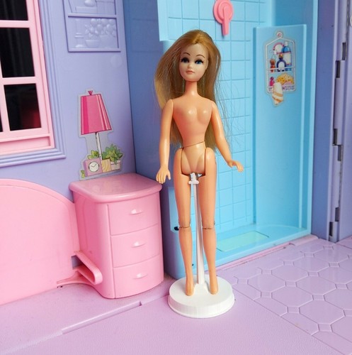 Pippa doll stand printed - pippa,