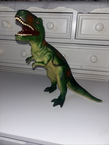 Medium large tyrannosaurus t - tyrannosaurus,