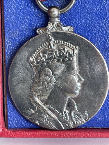 Vintage original queen - vintage,