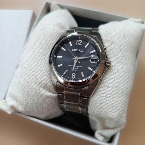 Seiko solar titanium radio - titanium,