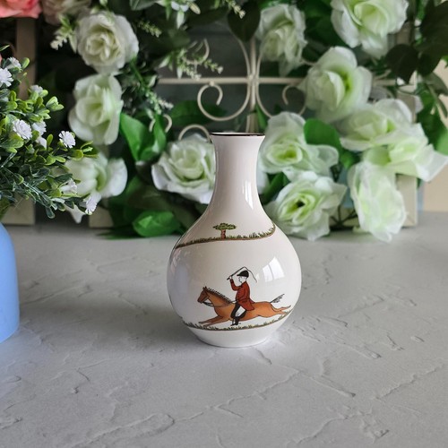 Wedgwood hunting scenes - hunting, vase