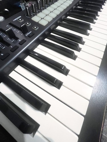 Novation launchkey mk1 - novation,