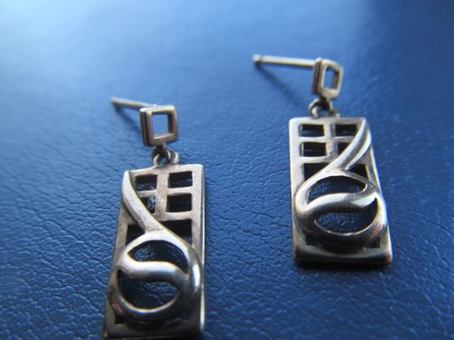 Pretty hallmarked 9ct - hallmarked,
