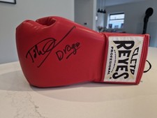 Red Cleto Reyes Glove Signed