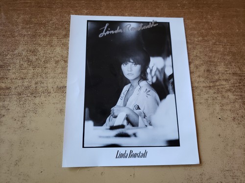 Linda ronstadt hand signed - ronstadt,