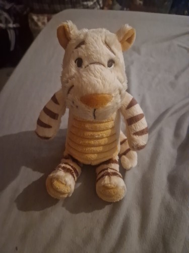 Classic pooh tigger - pooh,