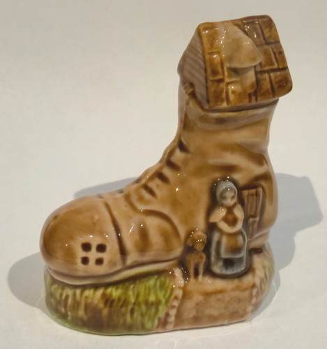 Wade 1970s old woman shoe - wade,