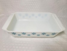 Pyrex White & Turquoise Snowflakes 2 QT Space Saver Casserole Dish 575-B Vtg VGC