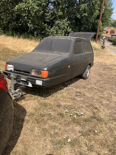 Robin reliant camping pod - camping,