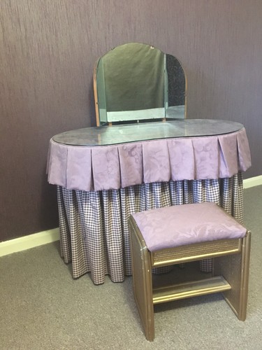 1930 kidney shaped skirted - kidney,