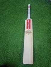 Gray-Nicolls Legend Pro Edition Bat – Premium English Willow with Cane Handle
