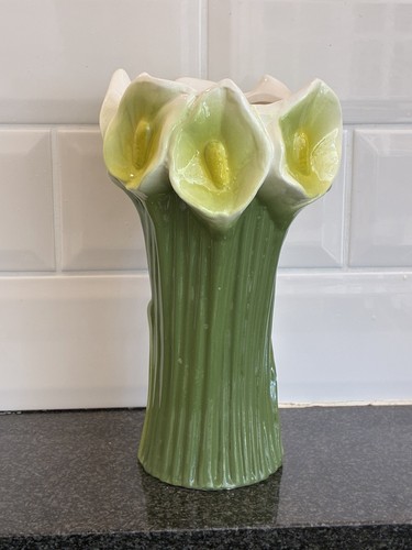 Green cream embossed lily - /cream,
