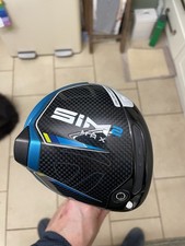 TaylorMade SIM2 MAX Golf Driver. Male Right Hand Fuji Ventus Blue Stiff 10.5°.