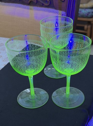 Set green uranium glass - uranium,