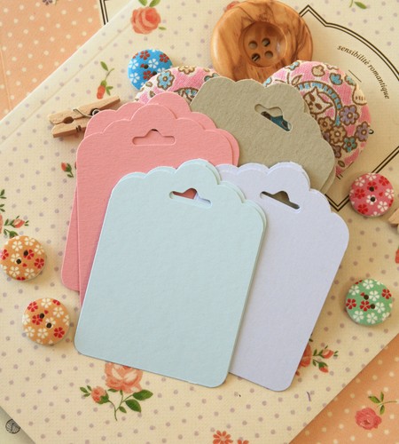 Colour fancy scallop tags - fancy,