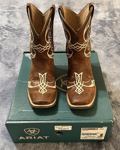 Ariat kids boots - 5y,