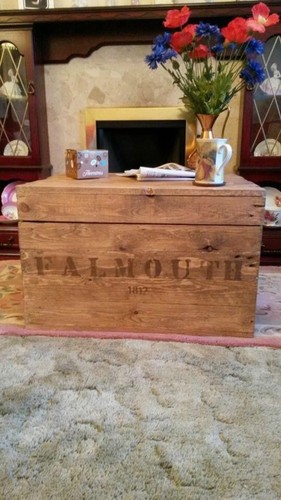 Wooden chest trunk blanket - wooden,