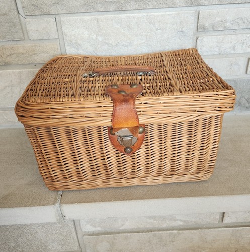 Vtg large wicker basket - wicker,