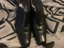 GABOR BLACK LEATHER SHOES 5.5 WORN ONCE