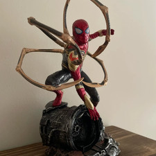 Spider Man Iron Spider Action