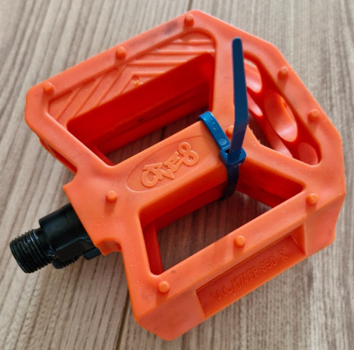 Cre8 resin orange black - cre8, +