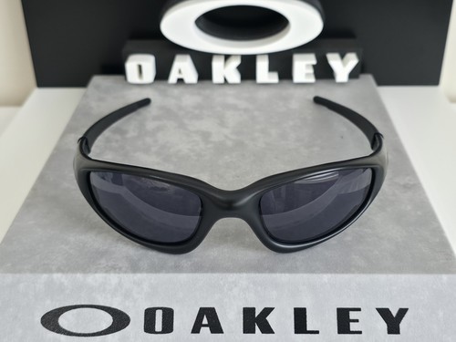 Oakley new straight jacket - new,