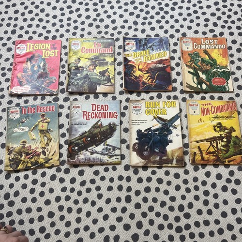 War picture library comics - x8,