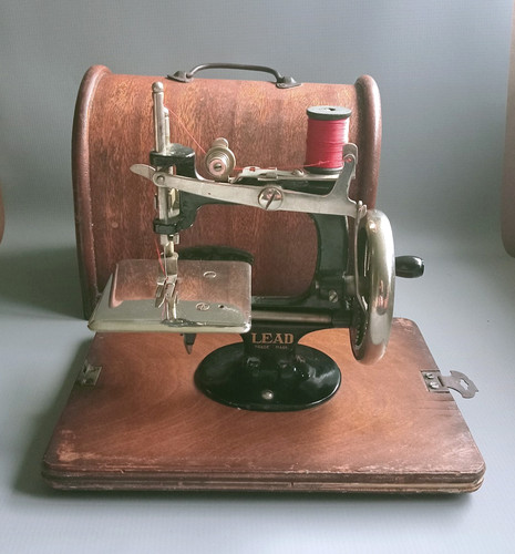 Vintage miniature sewing - vintage,
