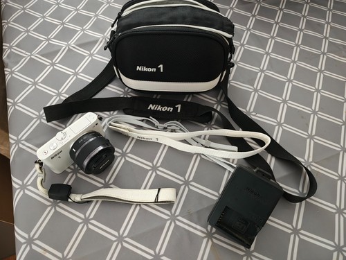 Nikon white mirrorless - 1,