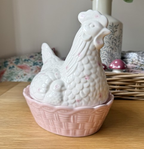 White pink spot hen - spot,