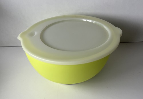 Three bowl set with lids - 3,
