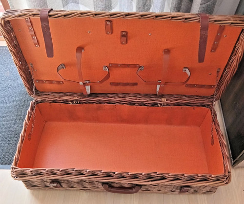 Vintage large sturdy - large, wicker