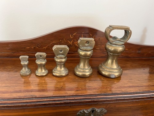 Victorian brass weight 1lb - ,