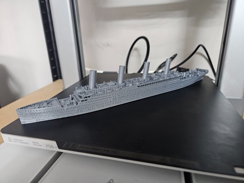 Rms titanic model ship - rms,