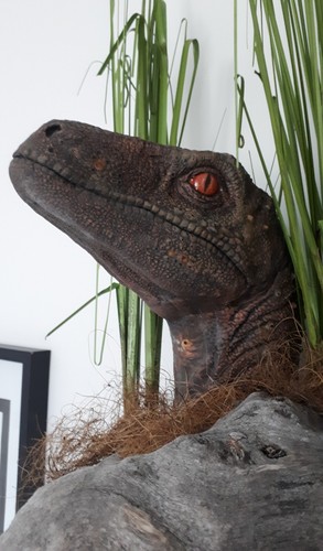 Raptor bust jurassic - raptor,