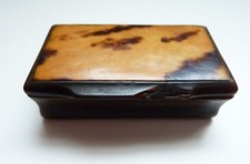 19th-century snuff box made of pressed horn with faux tortoise shell inlaid lid