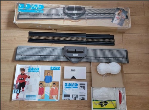 Bond knitting machine - machine, with