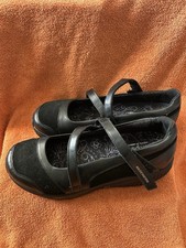 Women’s Sketchers Shape UPS