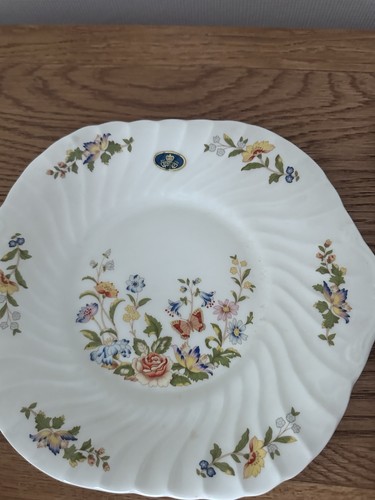 Aynsley bone china cottage - bone,