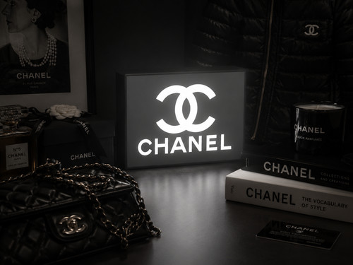 Chanel lightbox gift - |, |