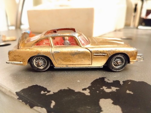 Vintage corgi toys 261 - toys, james