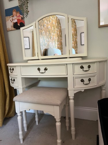 Laura ashley clifton - laura,