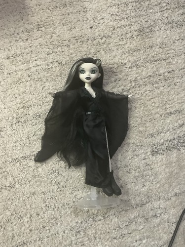 Bleeding edge goth - edge,