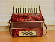 Worldmaster 32 button Piano