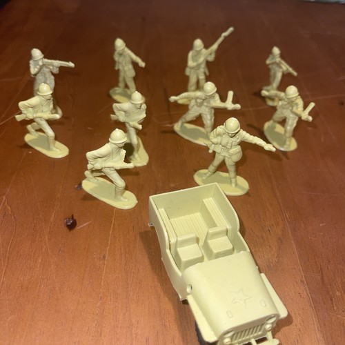 Vintage plastic toy - toy, soldiers