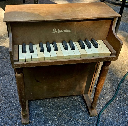Vintage working schoenhut - vintage,